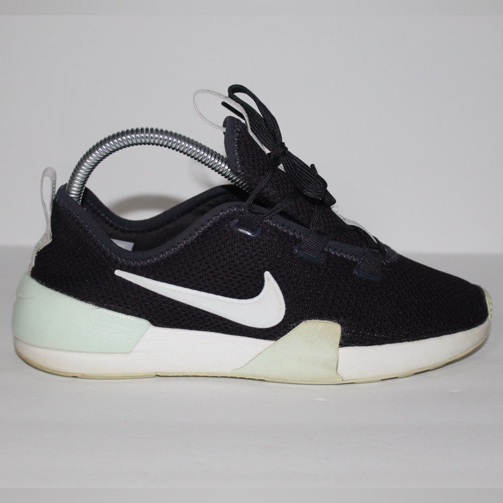 Nike size 7 women’s